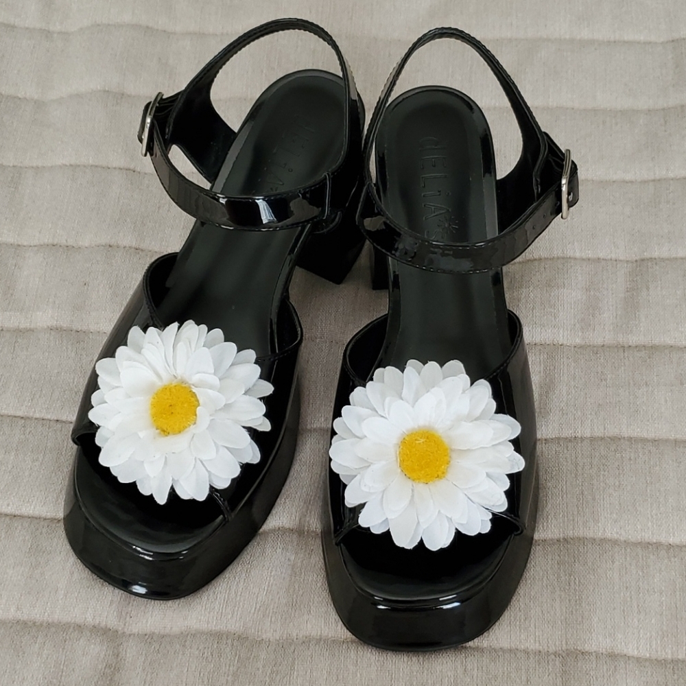Dolls Kill x Delia's Daisy patent heel